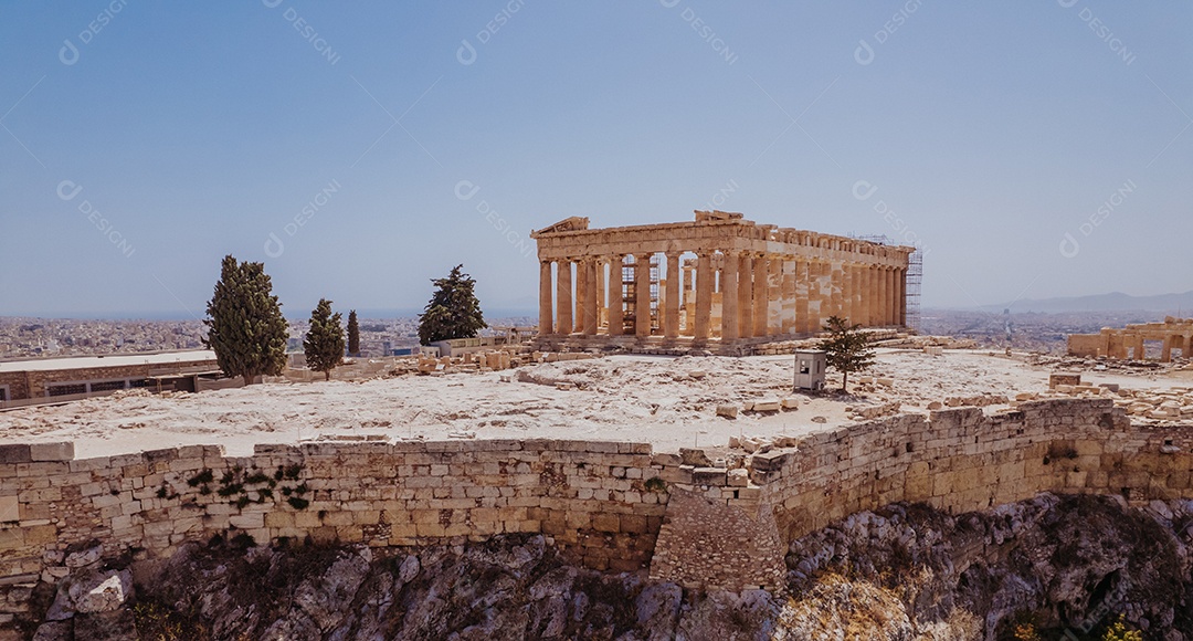 Vista aérea da Acrópole e do Partenon, em Atenas, Grécia.