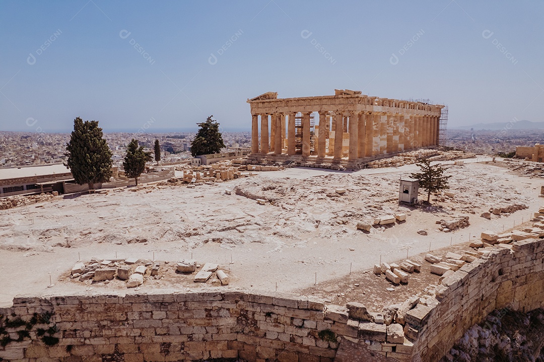 Vista aérea da Acrópole e do Partenon, em Atenas, Grécia.