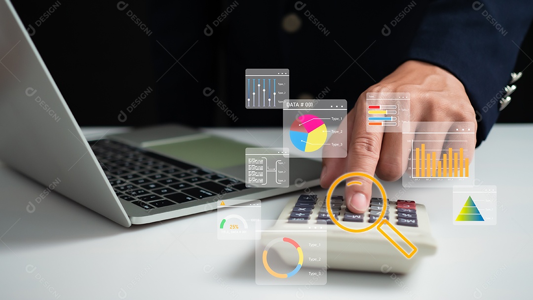 Os empresários usam computadores e calculadoras para analisar negócios e gerenciar dados corporativos