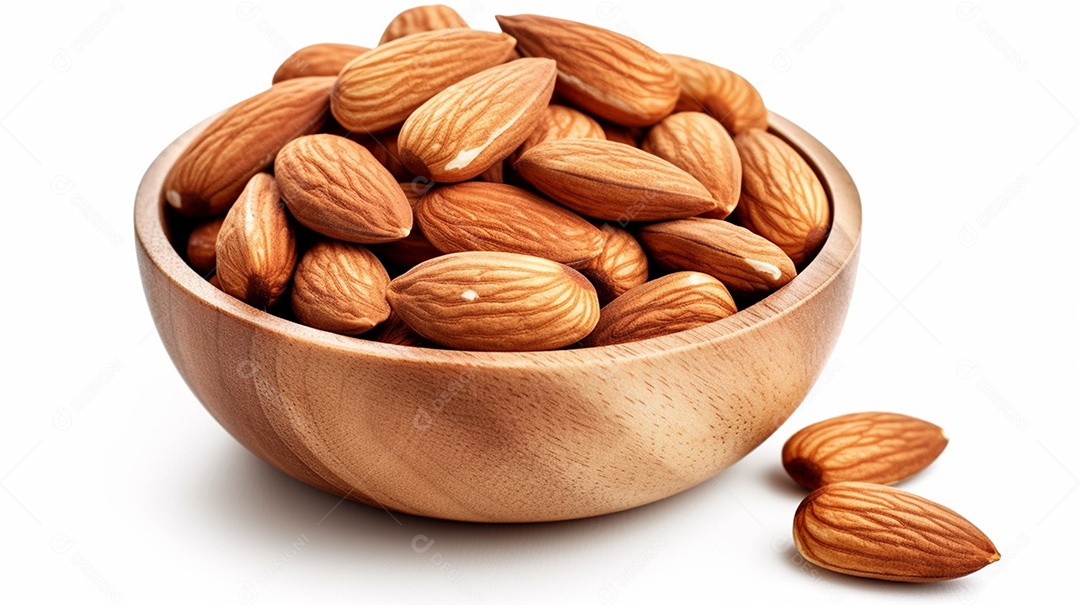 Frasco de vidro cheio de amêndoas na mesa de madeira