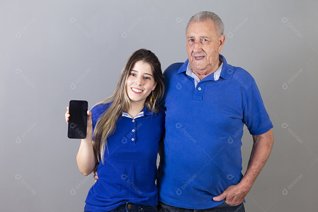 Pai e filha juntos sorridentes