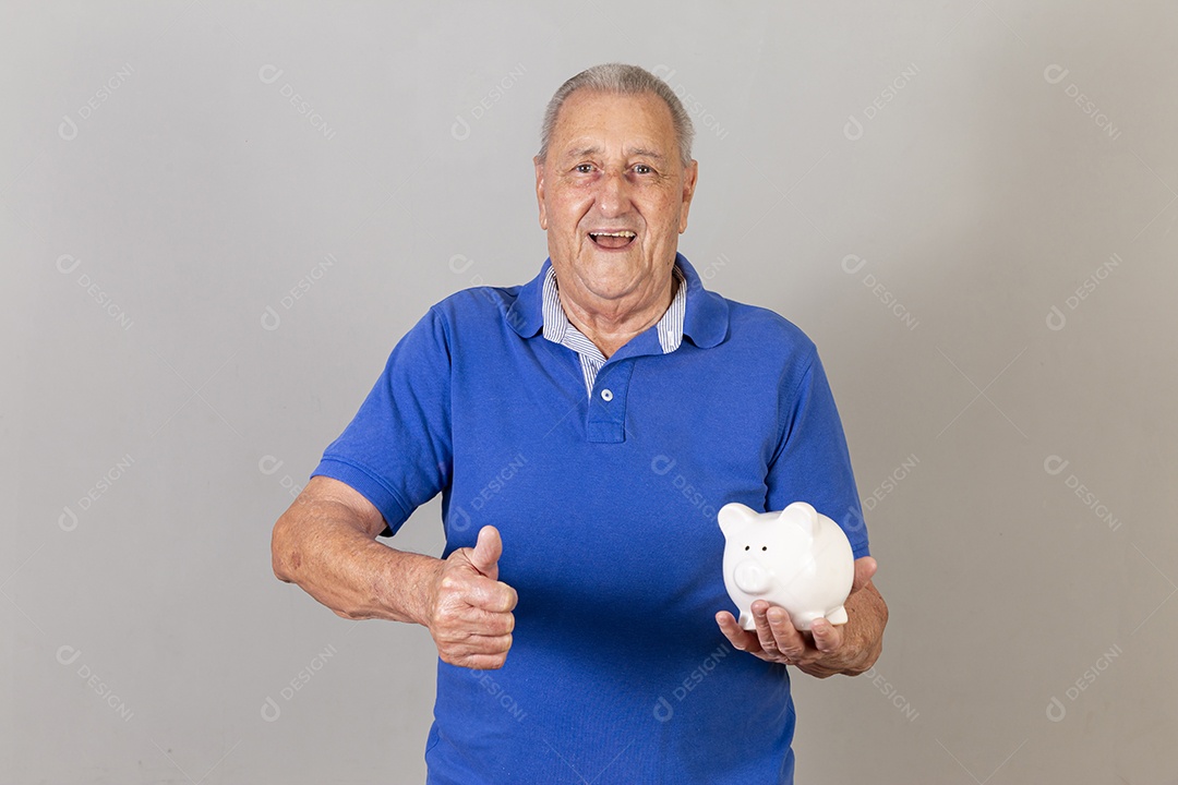 Homem sênior sorridente