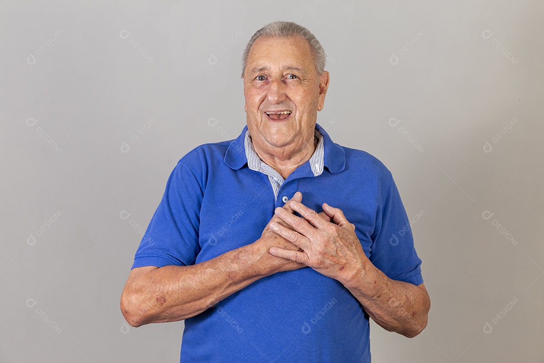 Homem sênior sorridente