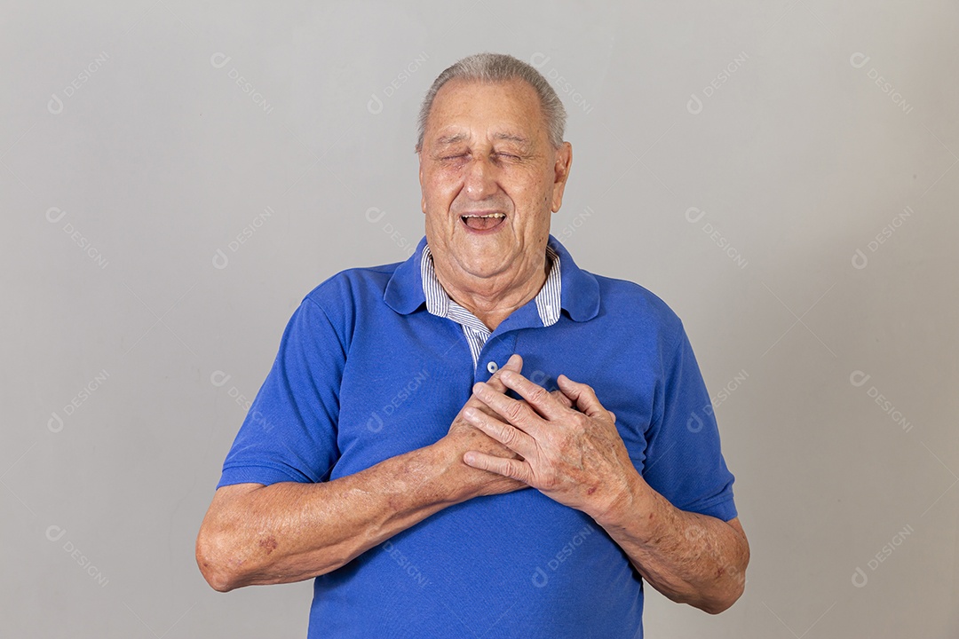 Homem sênior sorridente