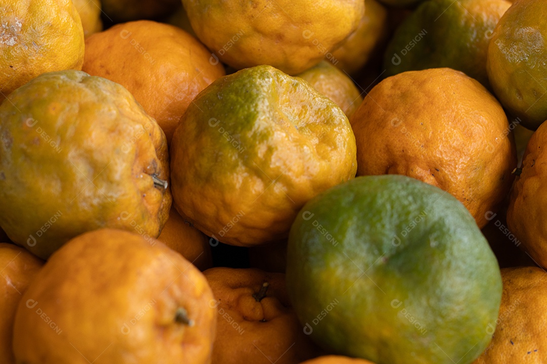 Tigela cheia de tangerinas maduras