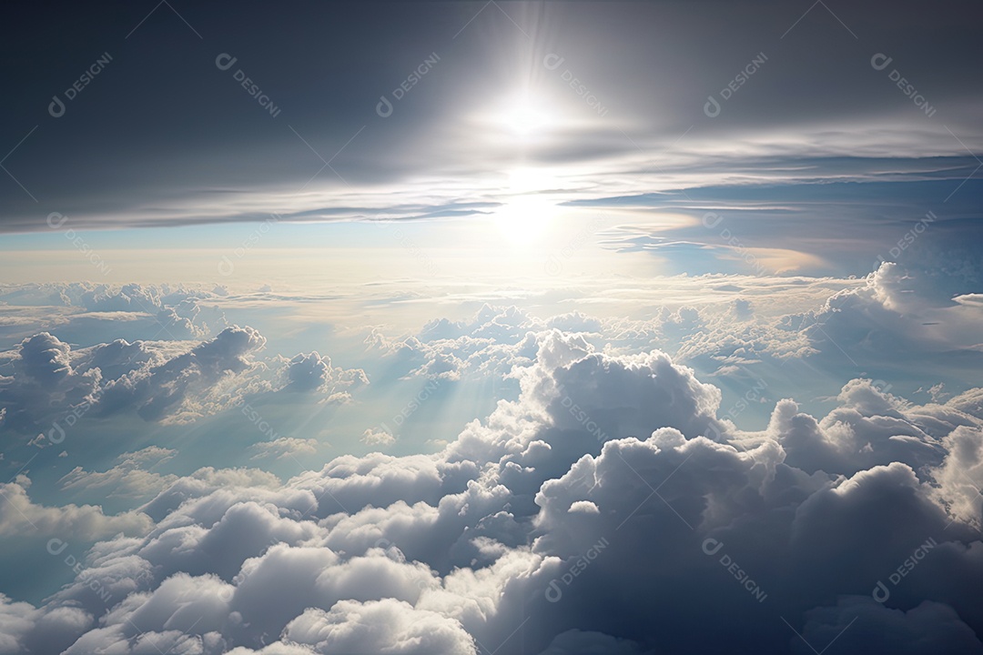 Céus largos, nuvens suaves dançam sob o sol.