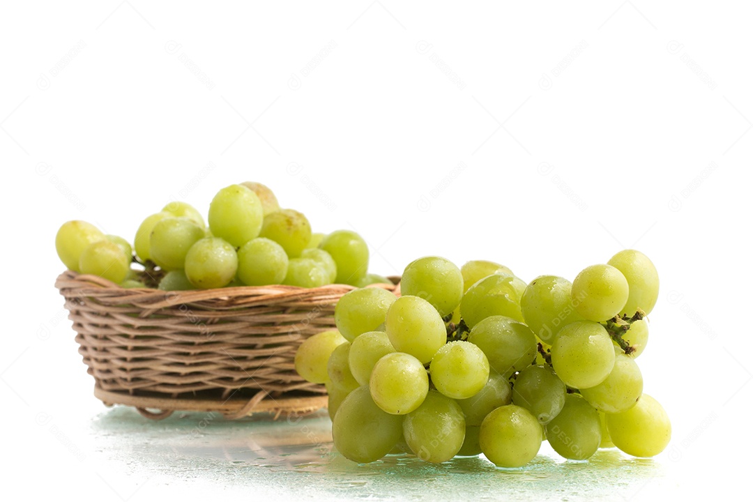 Uvas verdes em uma cesta