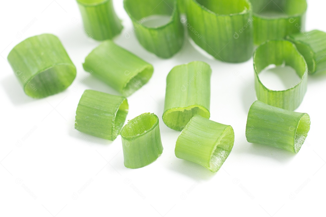 Close-up em uma cebolinha. Cebolas picadas. Cebolinha picada