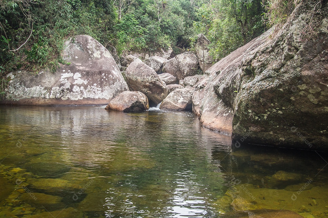 Cachoeira e Rio no Parque Serra dos Órgãos. Petrópolis