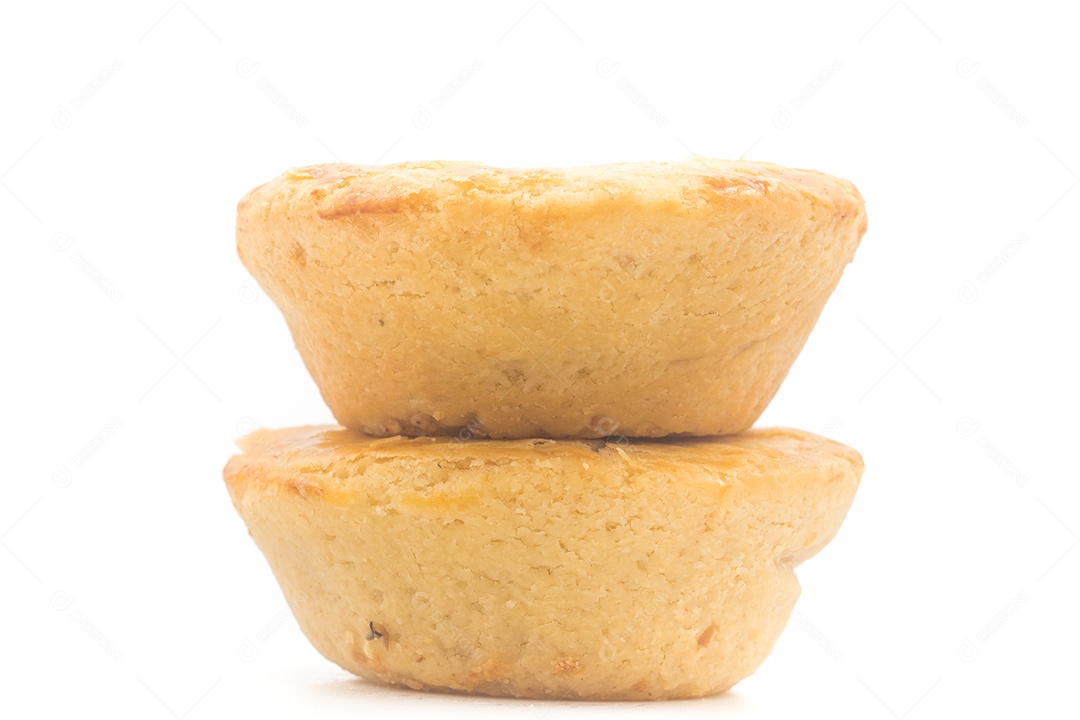 Empadinha, Empada. Torta brasileira tradicional isolada em fundo branco