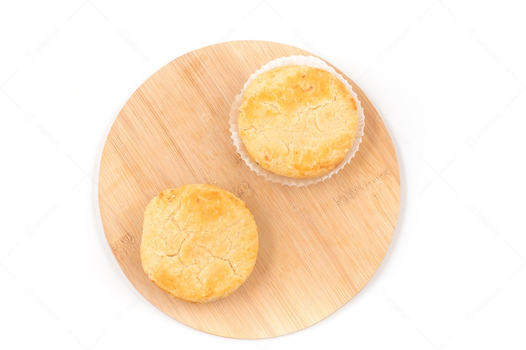 Empadinha, Empada. Torta brasileira tradicional isolada em fundo branco