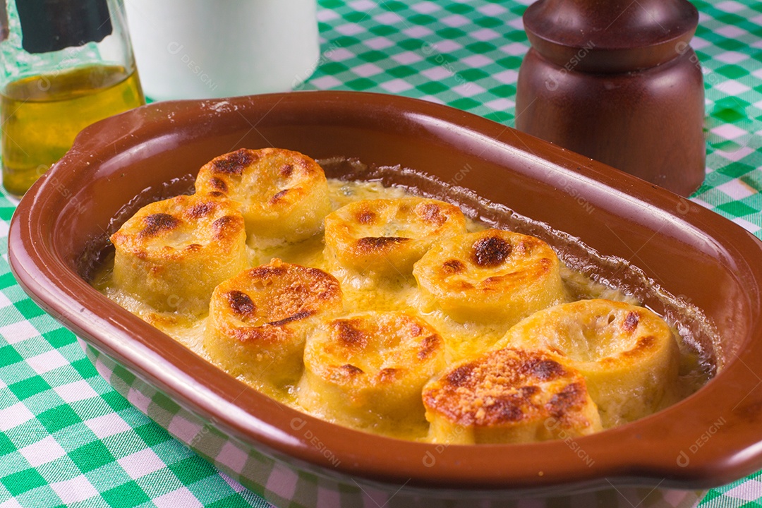 Tigela com rondelli assado