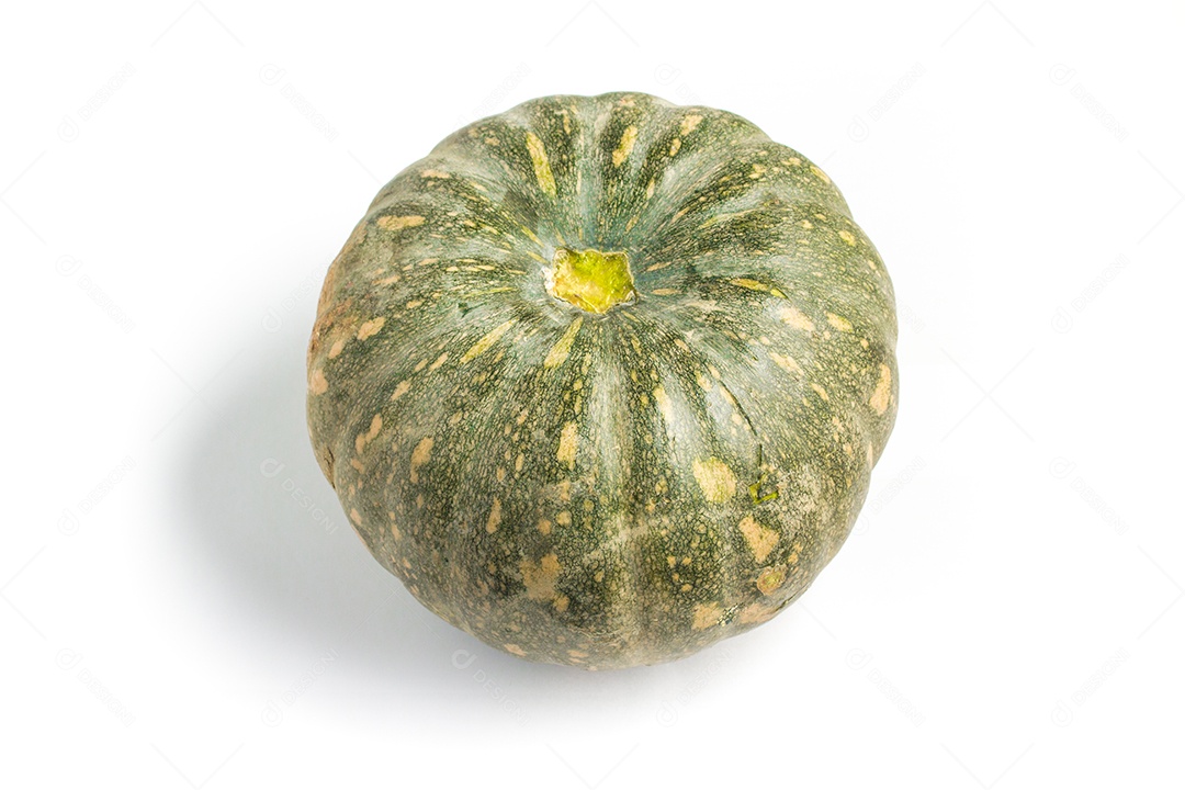 Abóbora Japonesa Orgânica isolada sobre fundo branco.