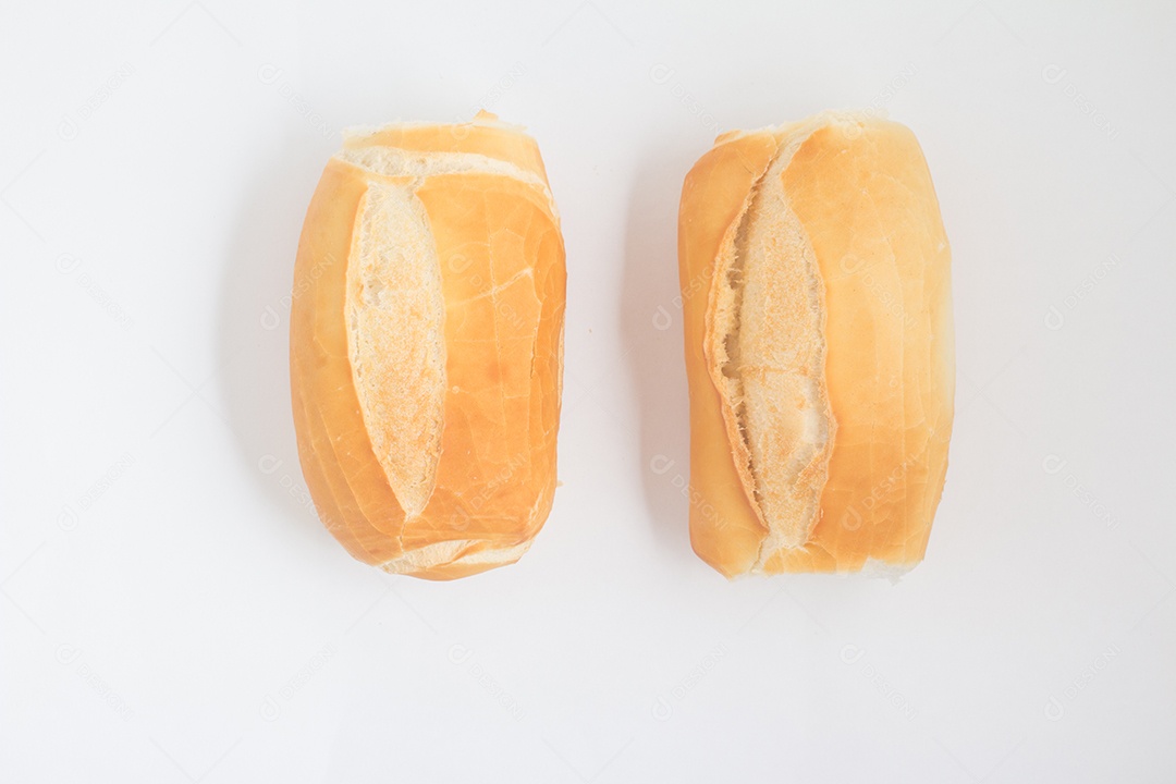 Pão francês. Pao frances sobre fundo branco