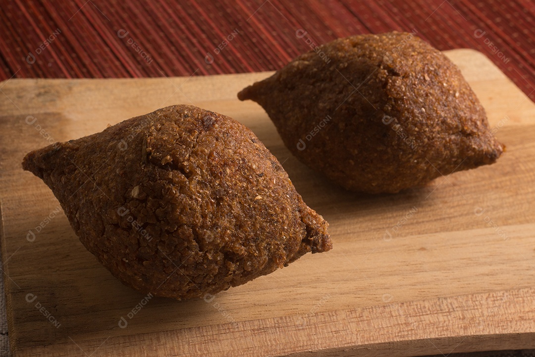 Quibe ou Kibe, Quibe com Hummus.