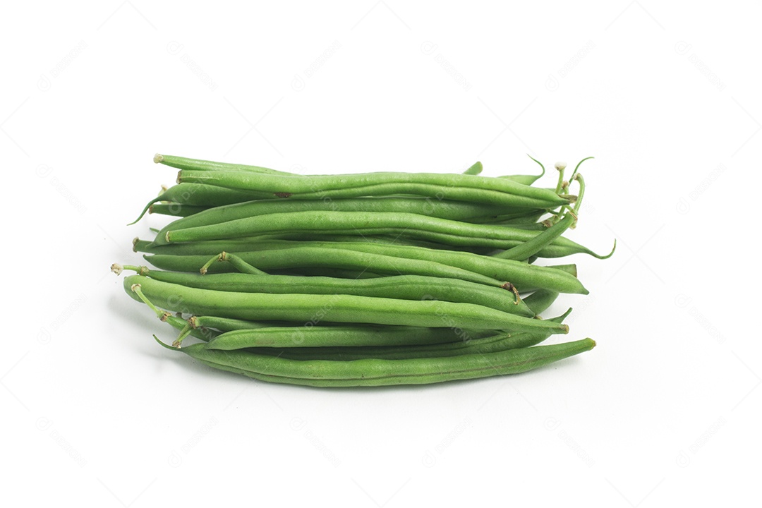 Vagens de feijão verde. Slim isolado em fundo branco