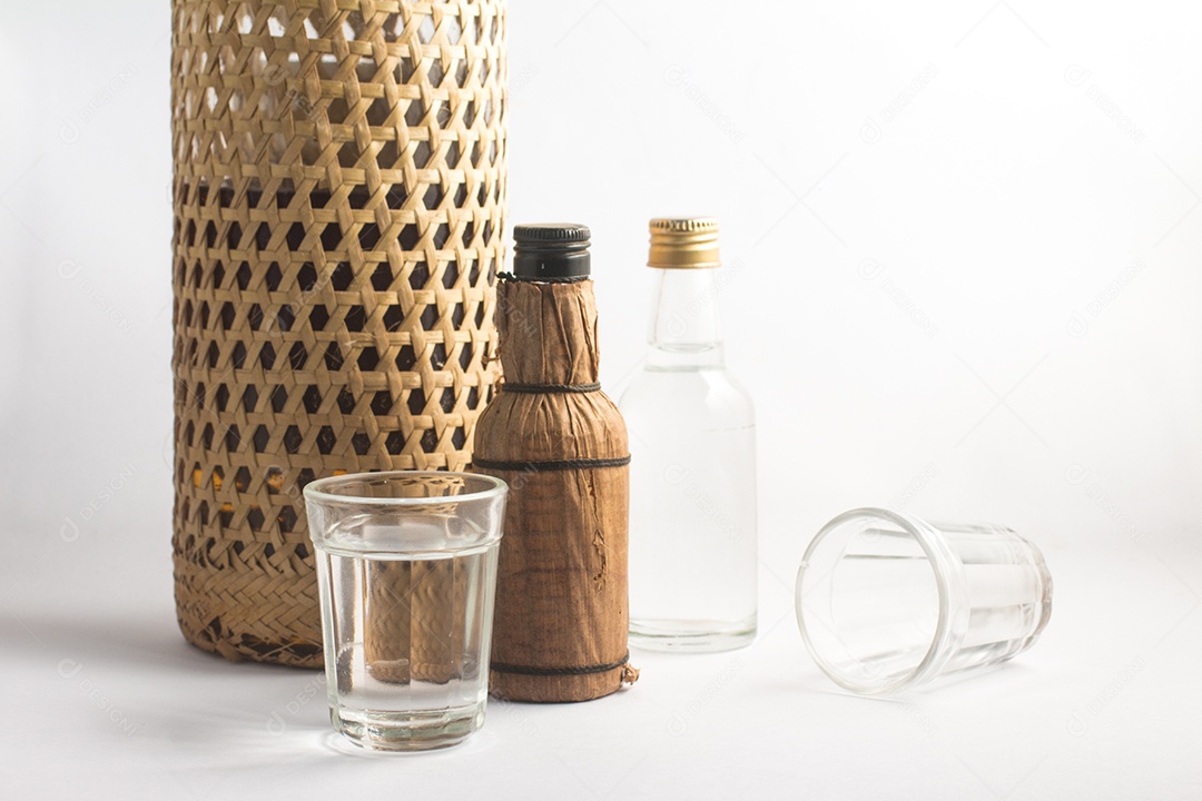 Cachaça Tradicional Brasileira. Usado para fazer a bebida caipirinha.