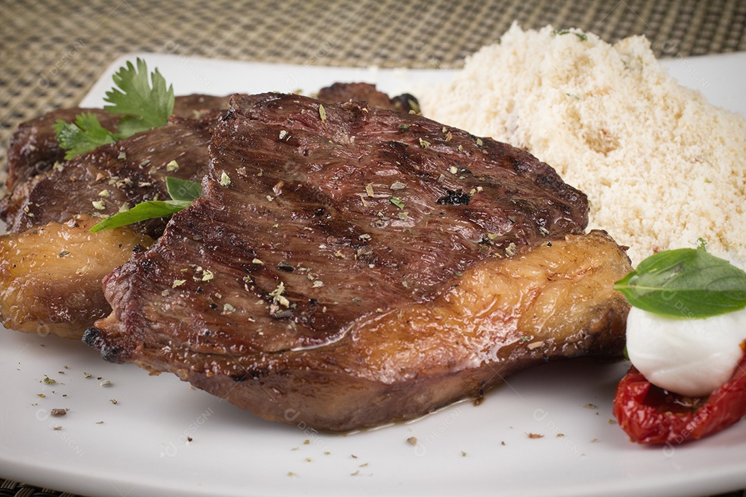 Tradicional Picanha Brasileira com Salada