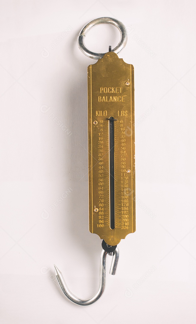 Balanço de bolso antigo em fundo branco