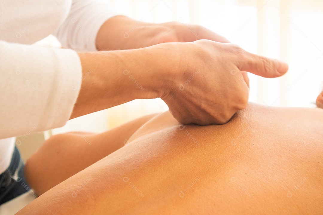 Ventosaterapia de acupuntura. Procedimento de medicina chinesa