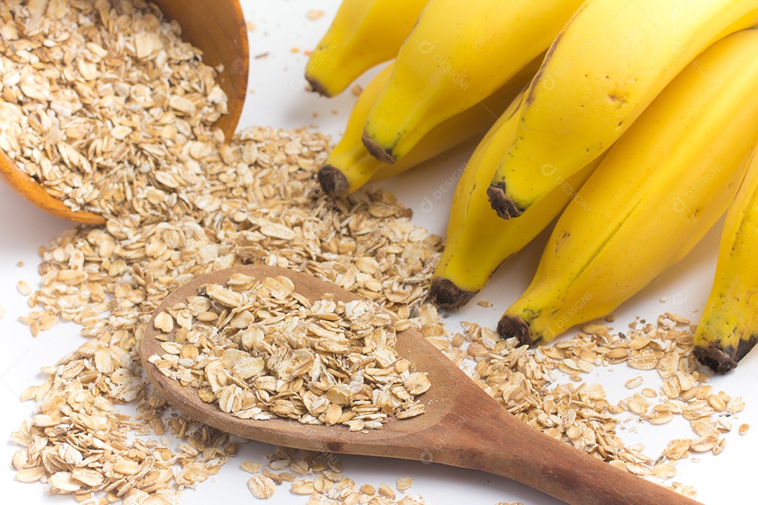 Composição de flocos de aveia com banana