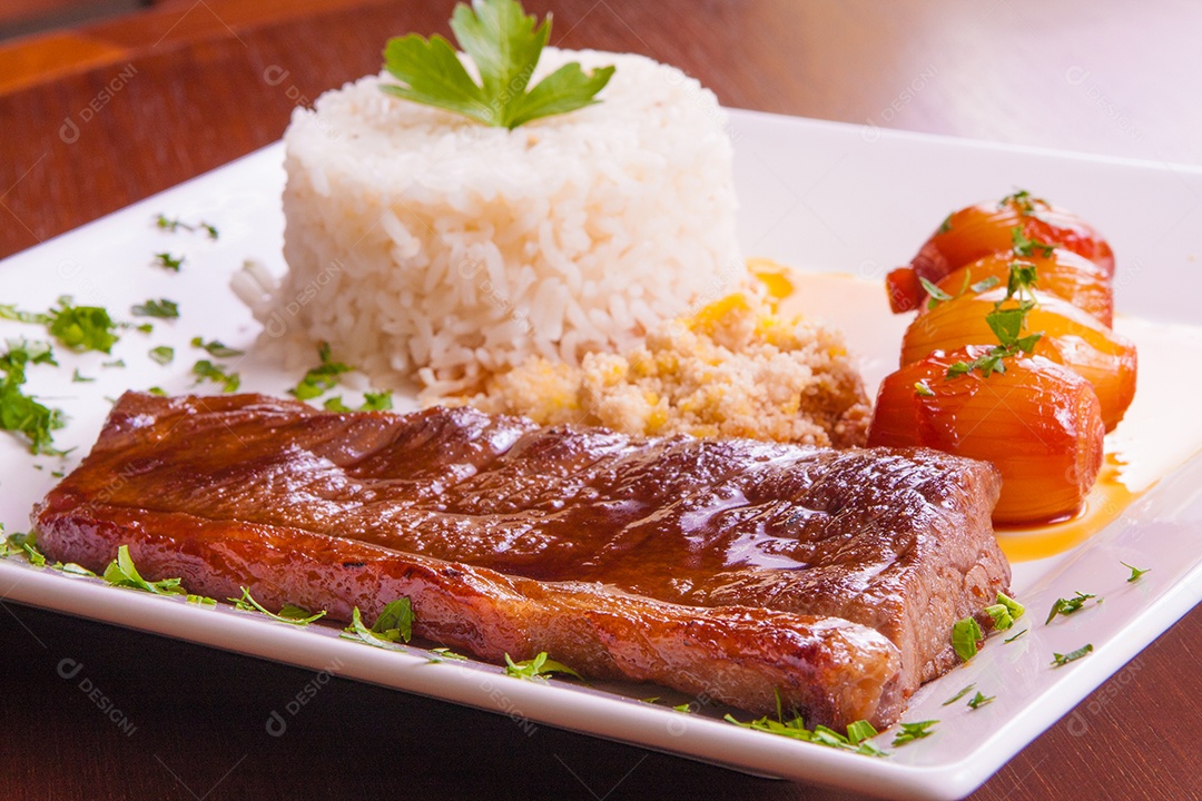 Deliciosa refeição sobre o prato