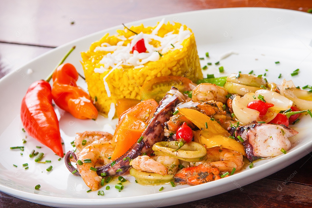 Refeição de Marisco com Pimenta e Arroz de Açafrão