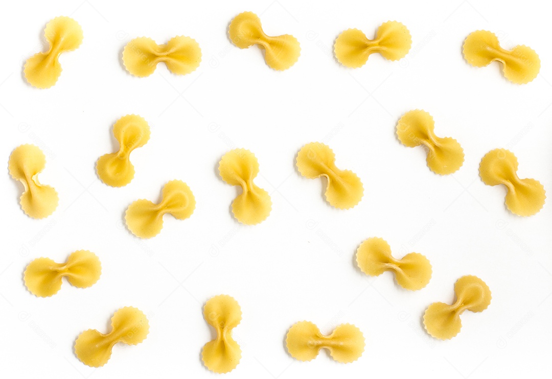 Close-up em um Farfalle isolado em fundo branco