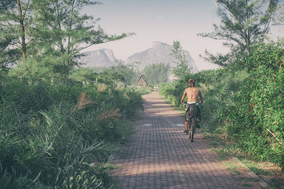 Ciclovia arborizada no Rio de Janeiro