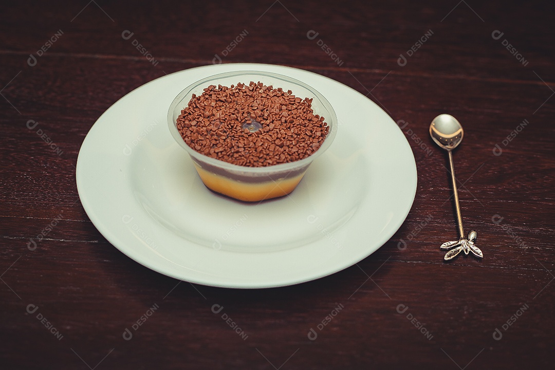 Mini pudim de leite com brigadeiro