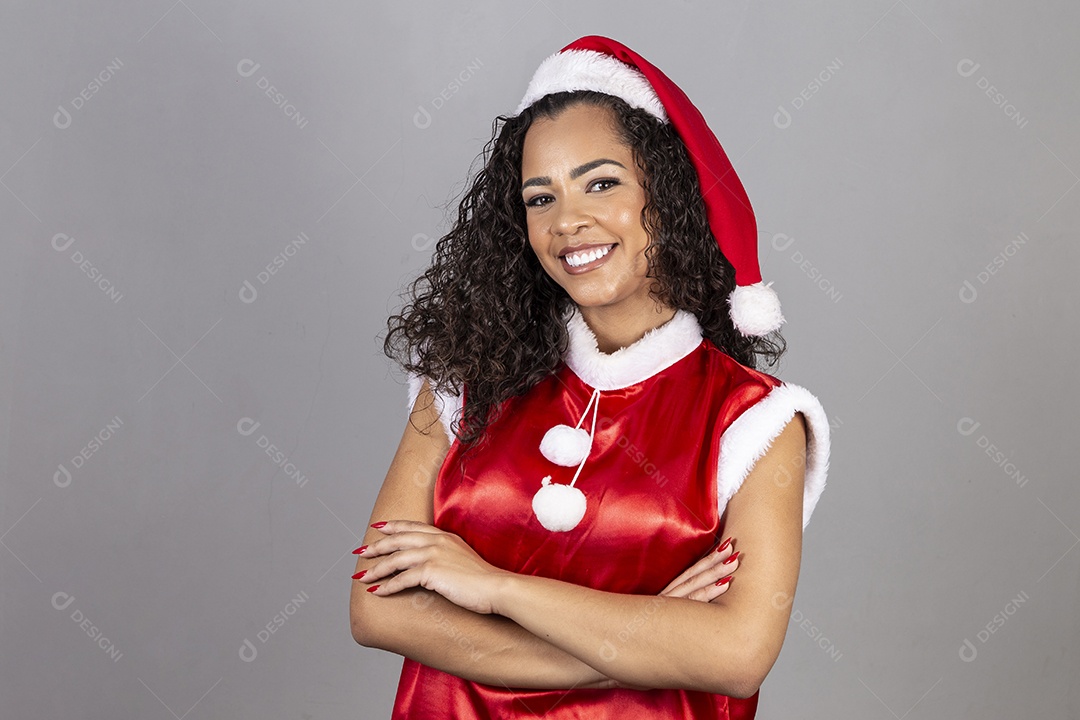 Linda mulher com roupa vermelha de natal
