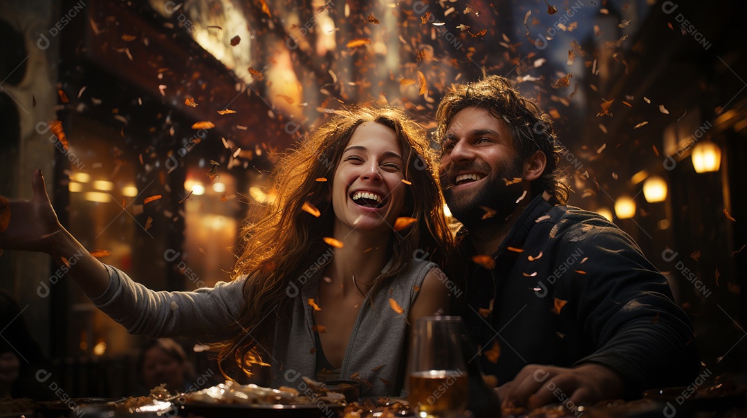 Pessoas comemorando o dia de ano novo.