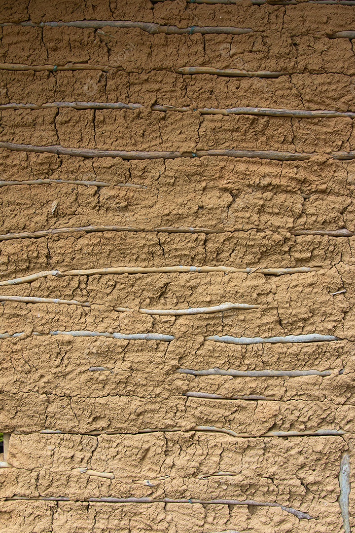 Detalhe da textura da parede de uma típica casa de barro.