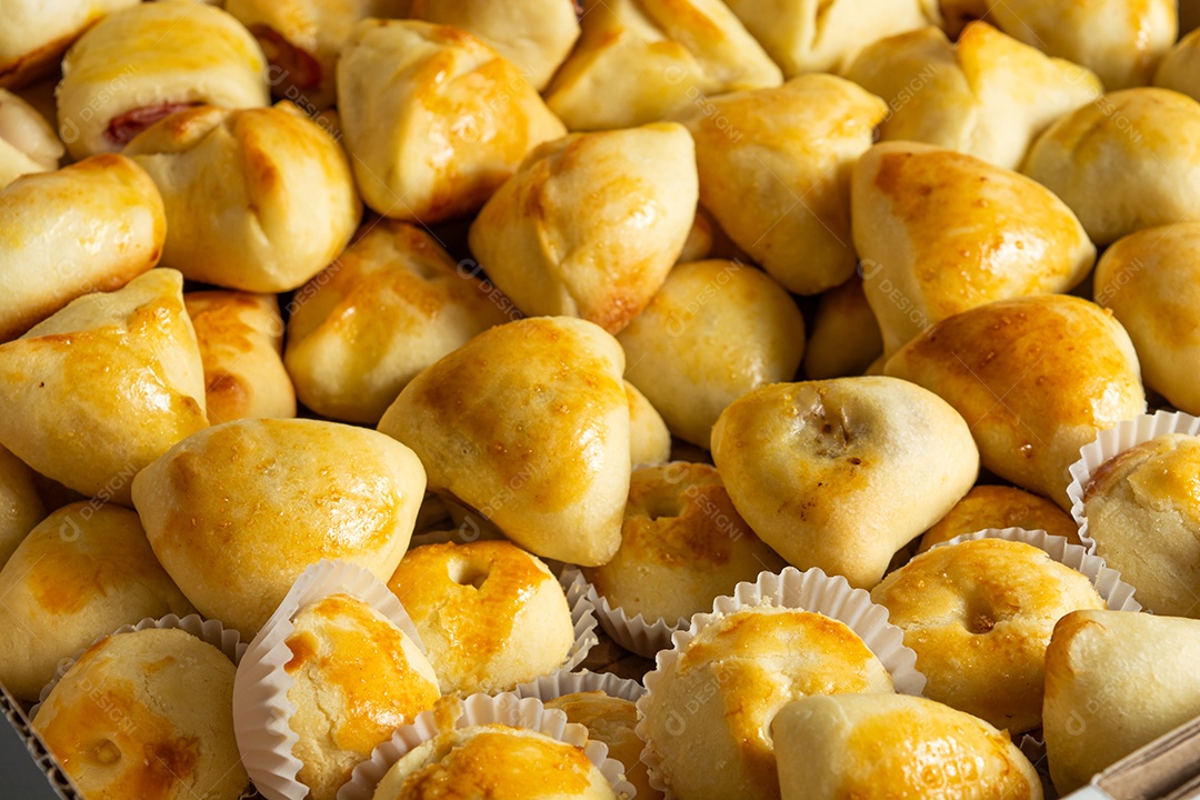 Lanche misto assado ou assado conhecido como salgadinho de festa