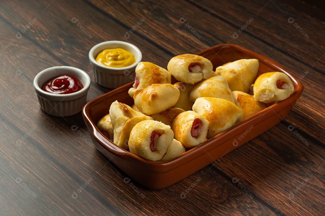 Lanche misto assado ou assado conhecido como salgadinho de festa