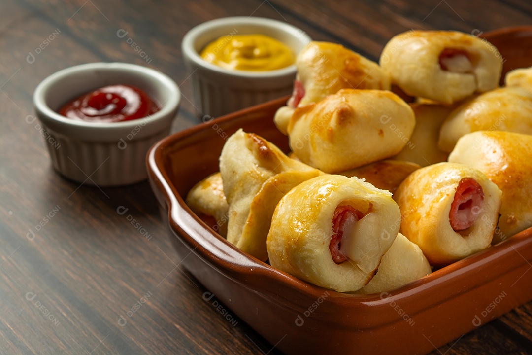 Lanche misto assado ou assado conhecido como salgadinho de festa
