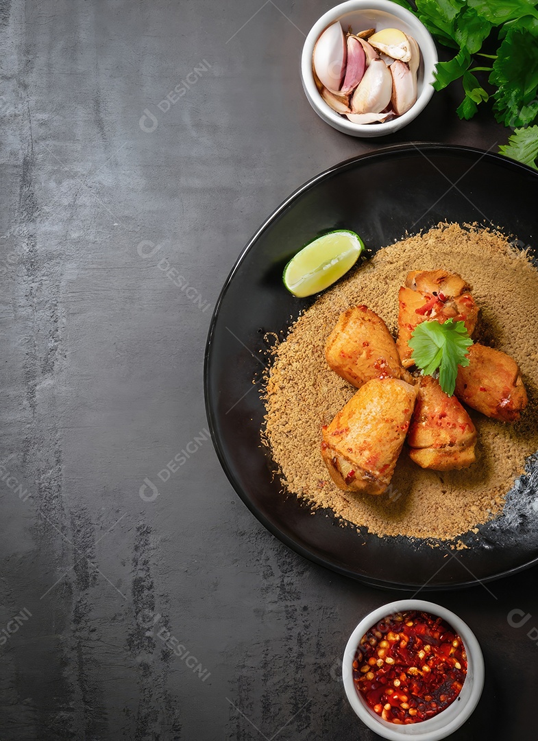 Vista superior de comida indiana com especiarias