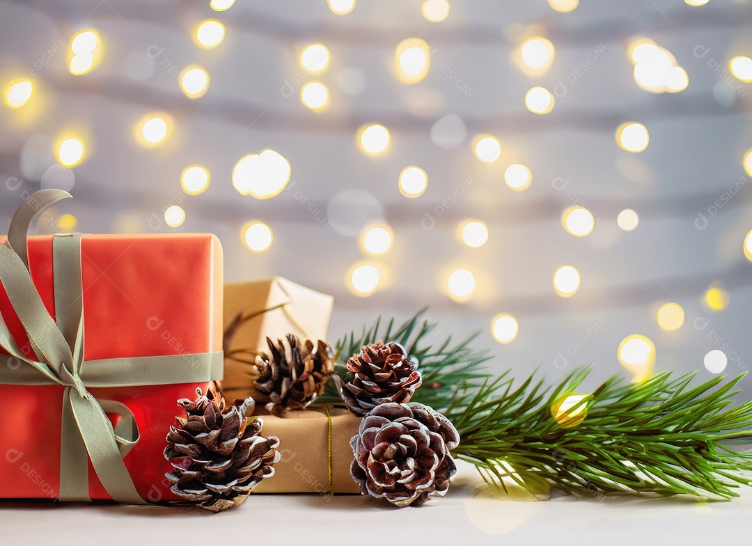 Fundo de Natal e ano novo - caixas de presente e pinho