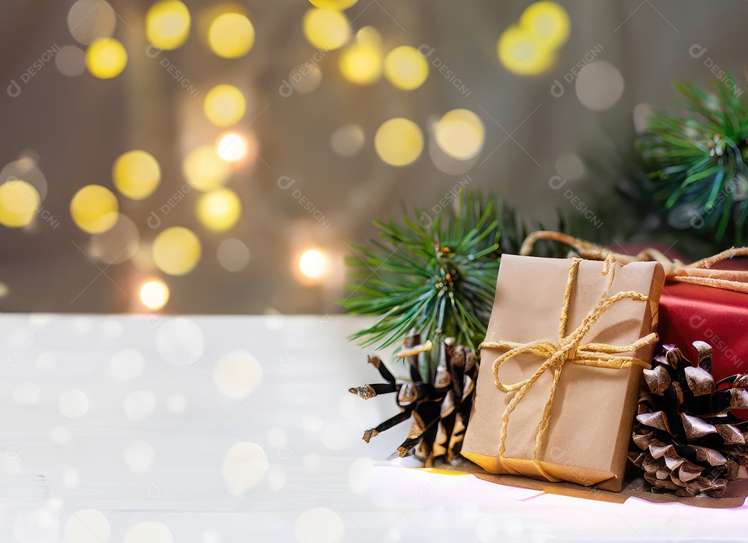 Fundo de Natal e ano novo - caixas de presente e pinho