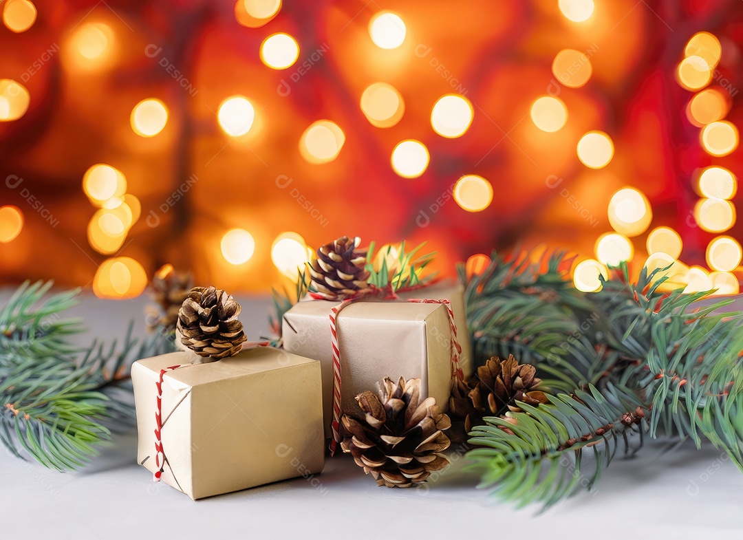 Fundo de Natal e ano novo - caixas de presente e pinho