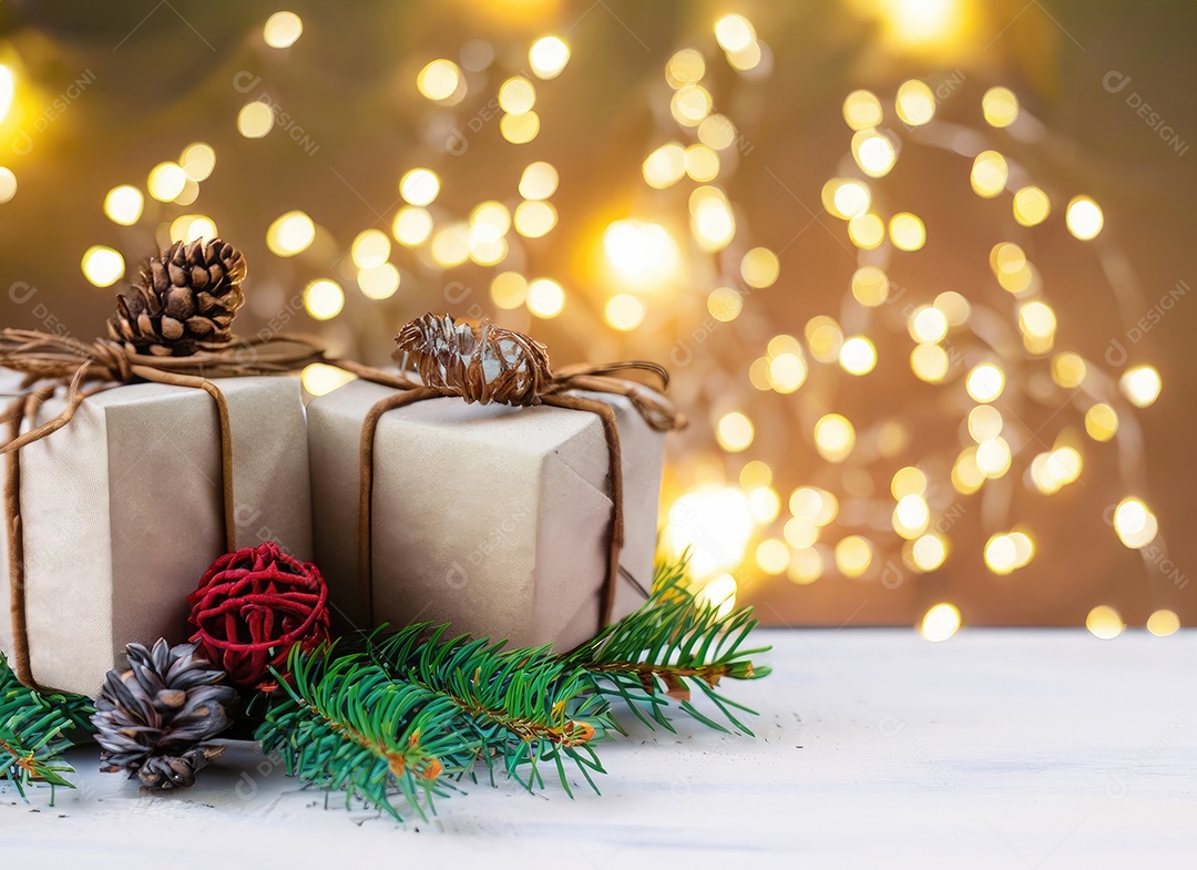 Fundo de Natal e ano novo - caixas de presente e pinho