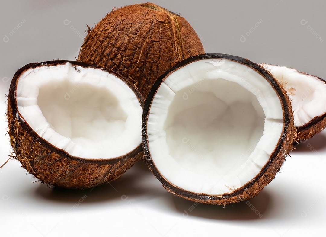 Coco e folha com espaço de cópia para texto em branco