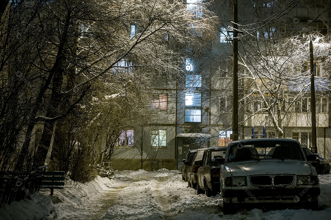Noite de inverno nos subúrbios russos