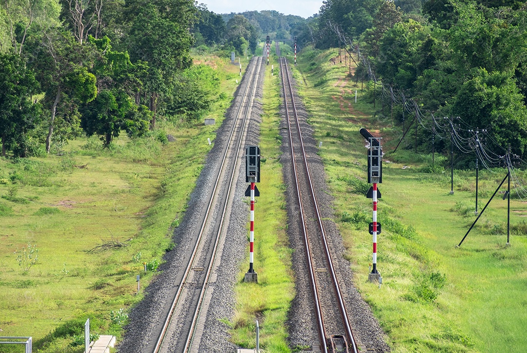 Vista aérea de uma ferroviária