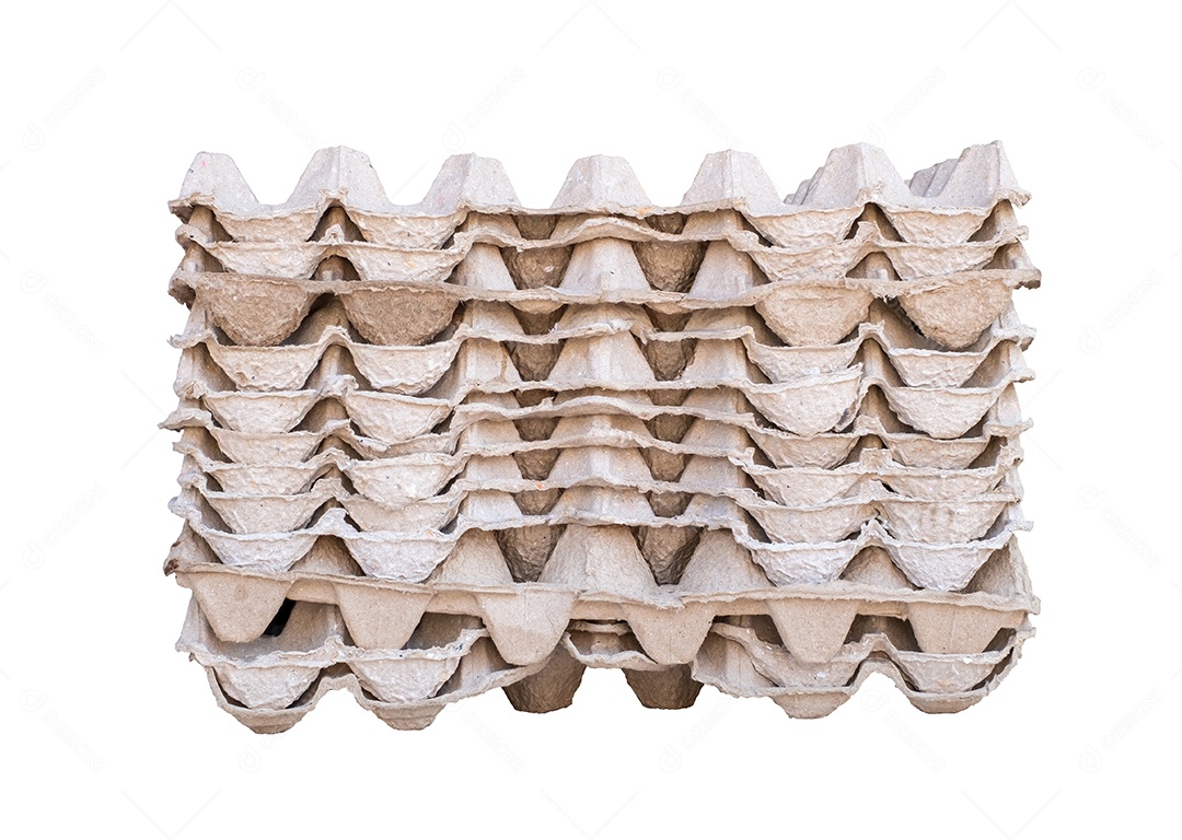 Bandeja de papel cinza vazia para embalagem de caixa de ovos isolada em fundo branco.