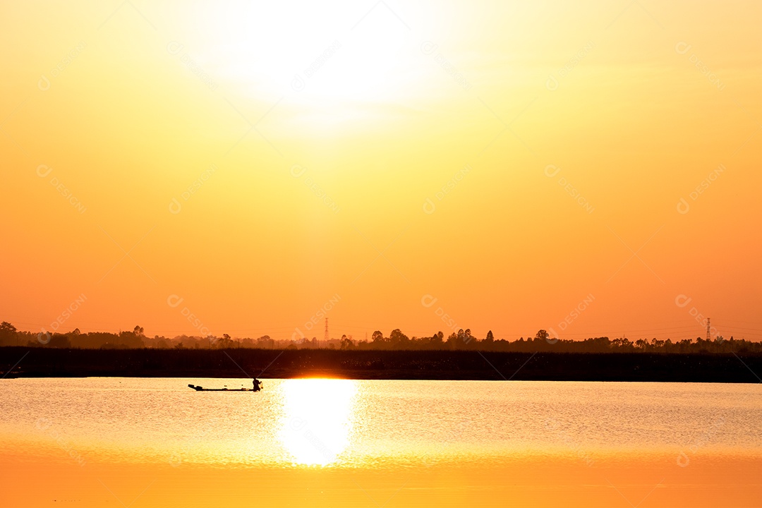 Lindo pôr do sol alaranjado