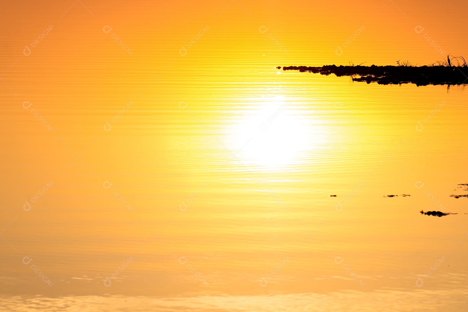 Lindo pôr do sol alaranjado