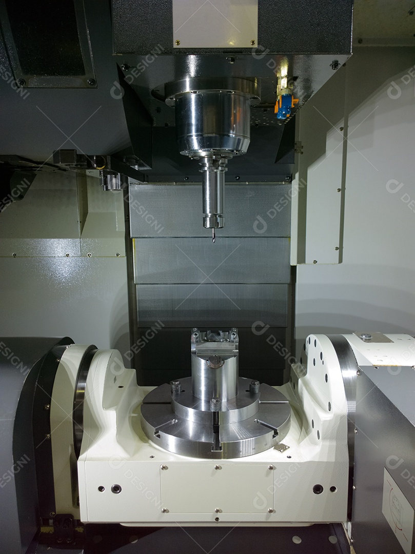 Fresadora CNC de 5 eixos