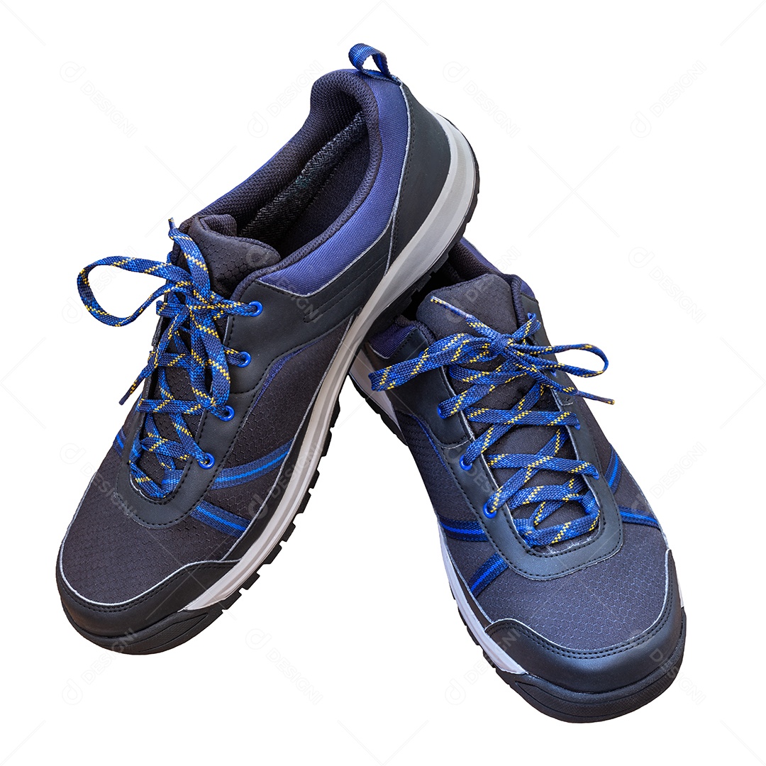 Tênis preto ao ar livre isolado no branco