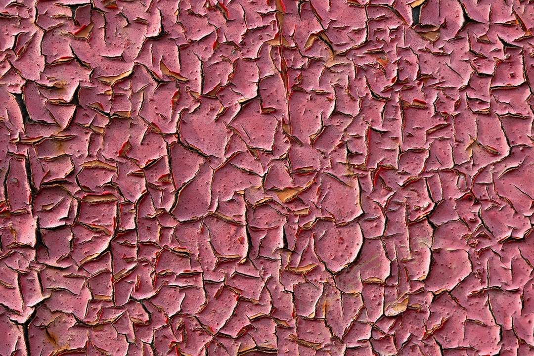 Tinta rosa descascada